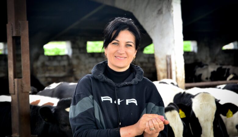Ana Pancrat-Boet, femeia care aduce digitalizarea la fermă și face manichiură vacilor
